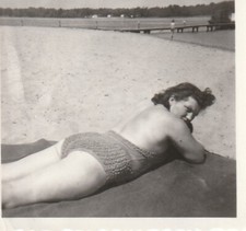 Photo Pretty Woman in Swimsuit