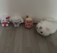 Hello Kitty -  3 Süße Kuscheltier Anhänger / 1 Deko Kuscheltier