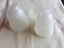 2 antike Lampenschirme Glas gestreift