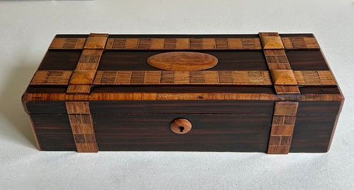 Kasten holz div verzierungen - kasten,