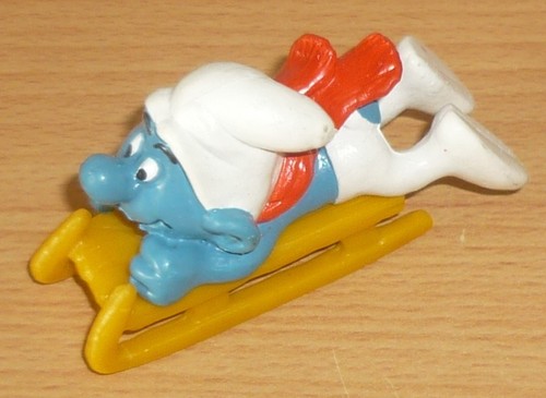 Schlumpf mit schlitten - schlumpf,