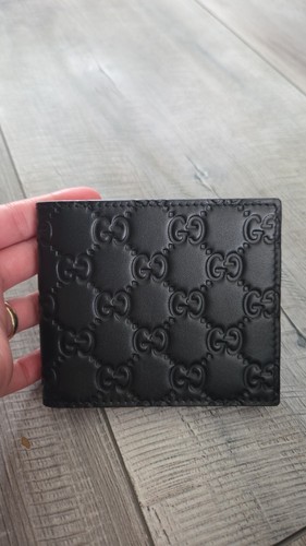 Gucci embossed bifold - gucci,