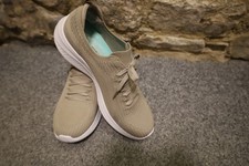 Damen Beige Skechers Schuhe