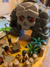 Piraten Insel mit Ruderboot 