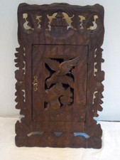 schönes kleines geschnitztes