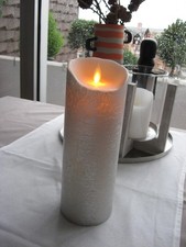 Orig. SOMPEX FLAME LED Echtwachs Kerze, silber, Timer, 23 cm hoch, 8 Durchm.