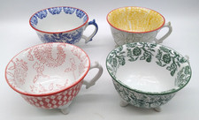 Gemischtes 4er Set Joyye Keramiktassen mit drei Füßen. Blau, Gelb, Rot & Grün Design