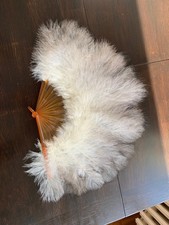 Straußenfeder-Fächer, weiß-graue fluffige Federn, ca. 1910, Erbstück