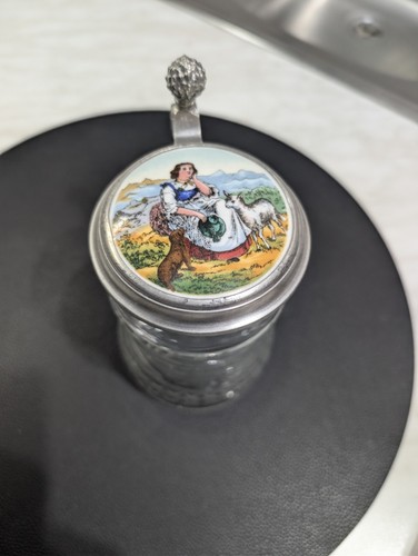 Glaskrug mit zinndeckel - glaskrug,