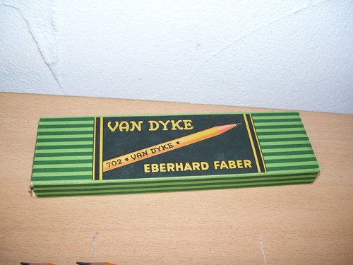 Alte schachtel mit inhalt - ,