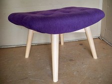 Hocker Polsterhocker Massivholzfüße Vintage Look  Obergine Gutmann Factory