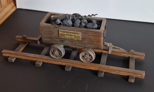 Bergbau lore auf schienen - bergbau, holz