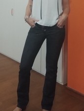 Schwarze Hose im klassischen