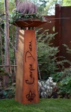 Deko Säule Carpe Diem | Edelrost Metall Rost Pflanzschale Garten Gartendeko    