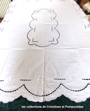 HANDBESTICKTE TISCHDECKE