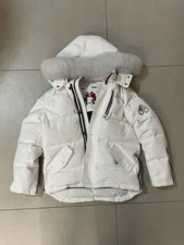 Weiße Moose Knuckles Jacke