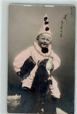 39741534 - Kind als Harlekin