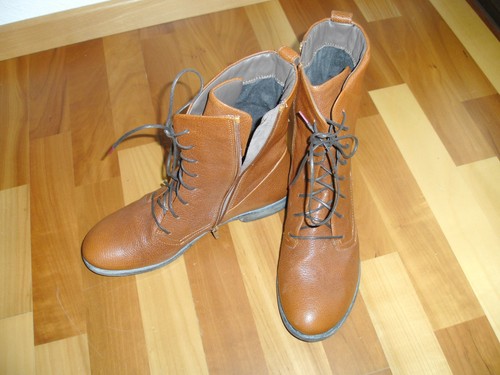 Paar nagelneue damen - 1,