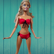 Bikinis Kleidung, Kleidung