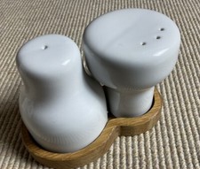 Neu Designer Julia Treutiger Sagaform Salz und Pfefferstreuer Set Porzellan Holz