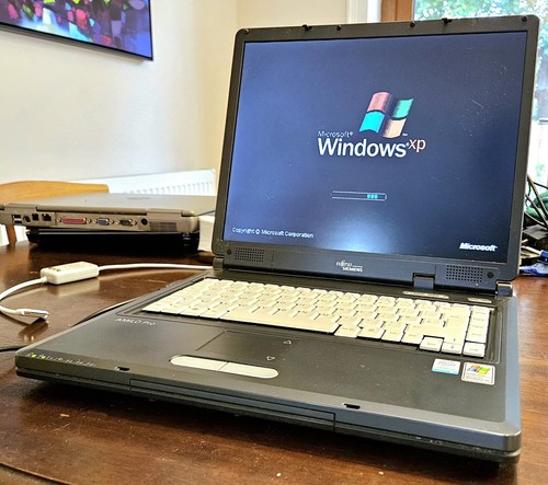 Fujitsu siemens amilo - amilo, pro