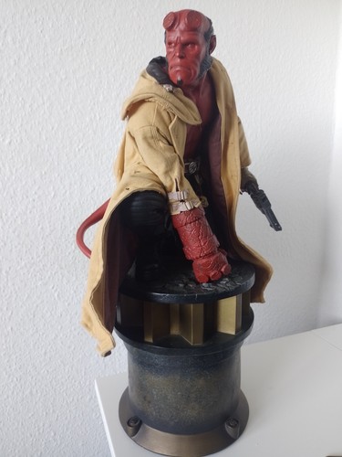 Sideshow hellboy the golden - hellboy,