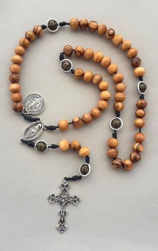 Rosenkranz aus olivenholz - aus,