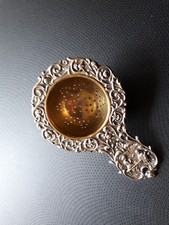  altes Teesieb, versilbert, Teesieb aus Messing?, florales Muster 2 Figuren