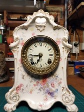 ANSONIA Porcelana Tischuhr