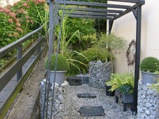 Gartengeräte und Deko und Pergola 