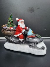 Weihnachtsmann im Motorschlitten mit LED Beleuchtung und bewegenden Elementen 