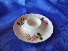 Eierbecher mit schalenablage - eierbecher,