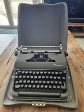 Original OLYMPIA SM 4 Reise  Schreibmaschine mit Tragekoffer schwarz 1958 – 1961