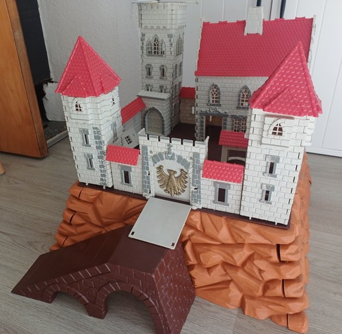 Big king arthur castle - big,