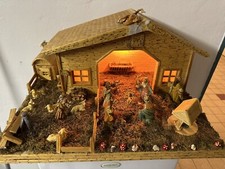 Weihnacht Krippe mit Figuren Beleuchtet