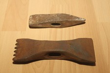 Altes Zahnbeil Steinmetzwerkzeug und Spezialhammer 