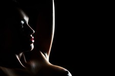 Aktfoto vor Schwarz,  Nude