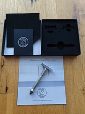 Vestige Rasierhobel aus Edelstahl (Machined Finish) mit Medium Grundplatte