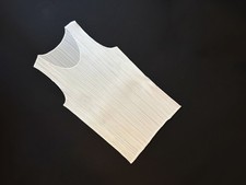 Issey Miyake – Pleats Please