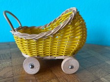 Stubenwagen Kinderwagen gelb  großes Puppenhaus Puppenstube  dollhouse bassinet