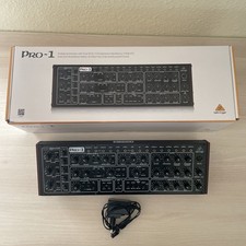 Behringer Analoger Synthesizer