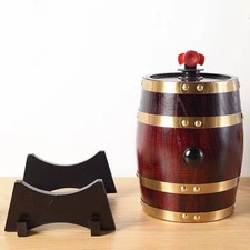 Weinfass aus Holz mit Ständer