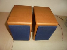 Zwei Lautsprecherboxen von JVC