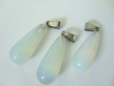 Ein 26 x 10 mm Mondstein Opalit Glas Kegel Ketten Anhänger mit Edelstahl Öse