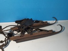 uralte antike Schlittschuhe Holz-Eisen mit Lederriemen um 1880-1910   (74/B4