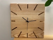 Wanduhr Holz Esche quadratisch handgefertigt