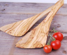 Pfannenwender breit aus