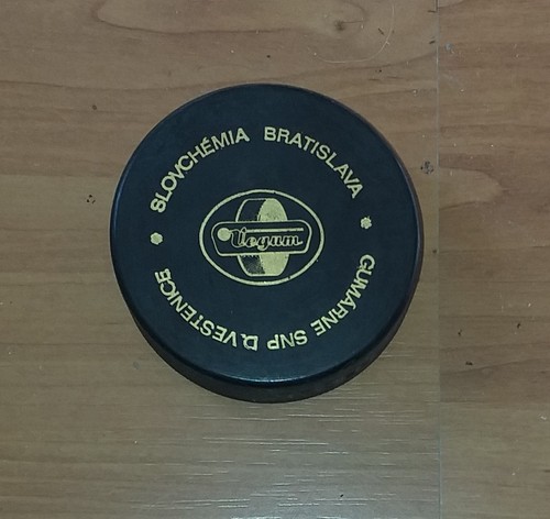 Official eishockey puck - official,