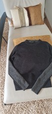 Warmer Schwarz-grauer Pullover