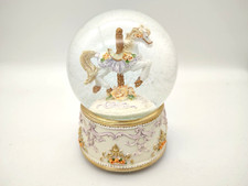 Spieluhr und Schneekugel